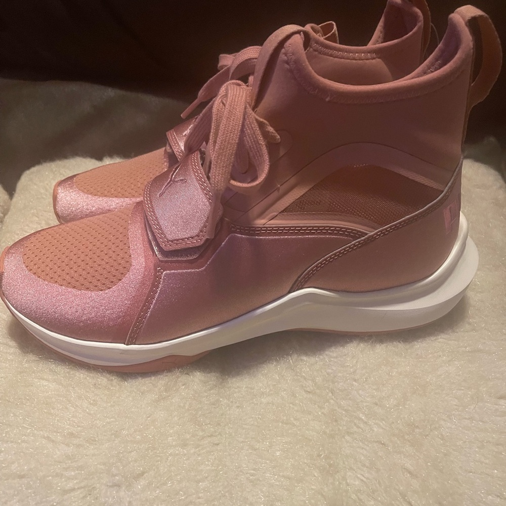 Woman’s athletic Puma shoes size US 8 . Brand new without box